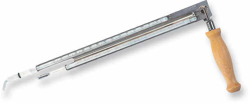 Sling psychrometer with mercury-bulb thermometers